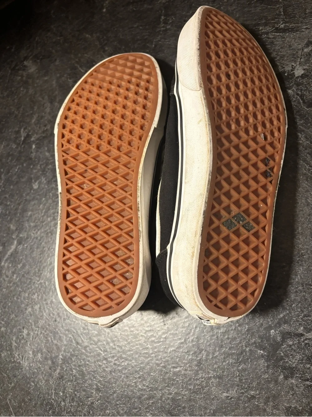 black and white Vans Ward low-top sneakers size 9